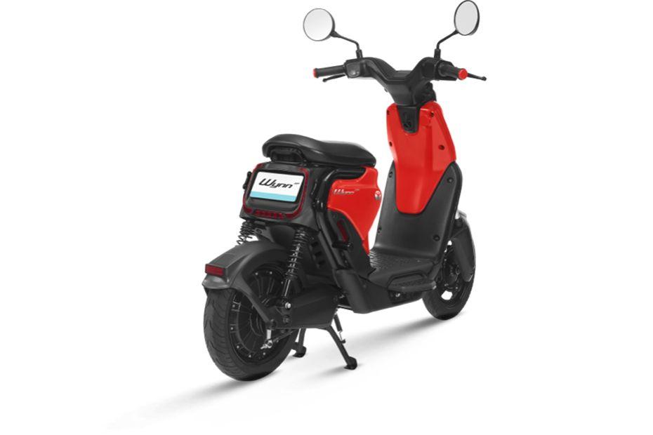 Yulu Wynn Back view