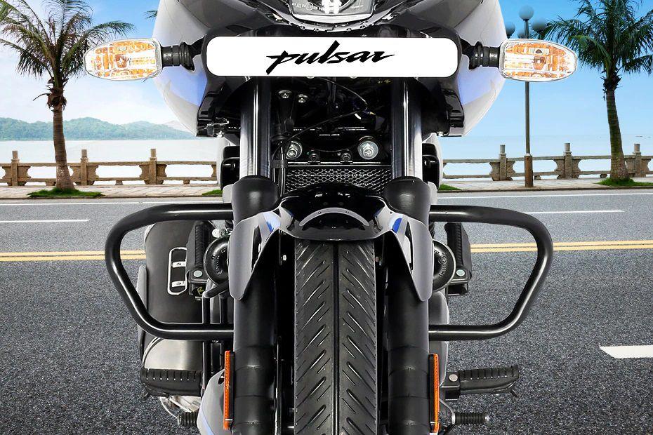 Pulsar 220 f exterior view