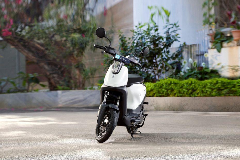 Yulu Wynn Front left view