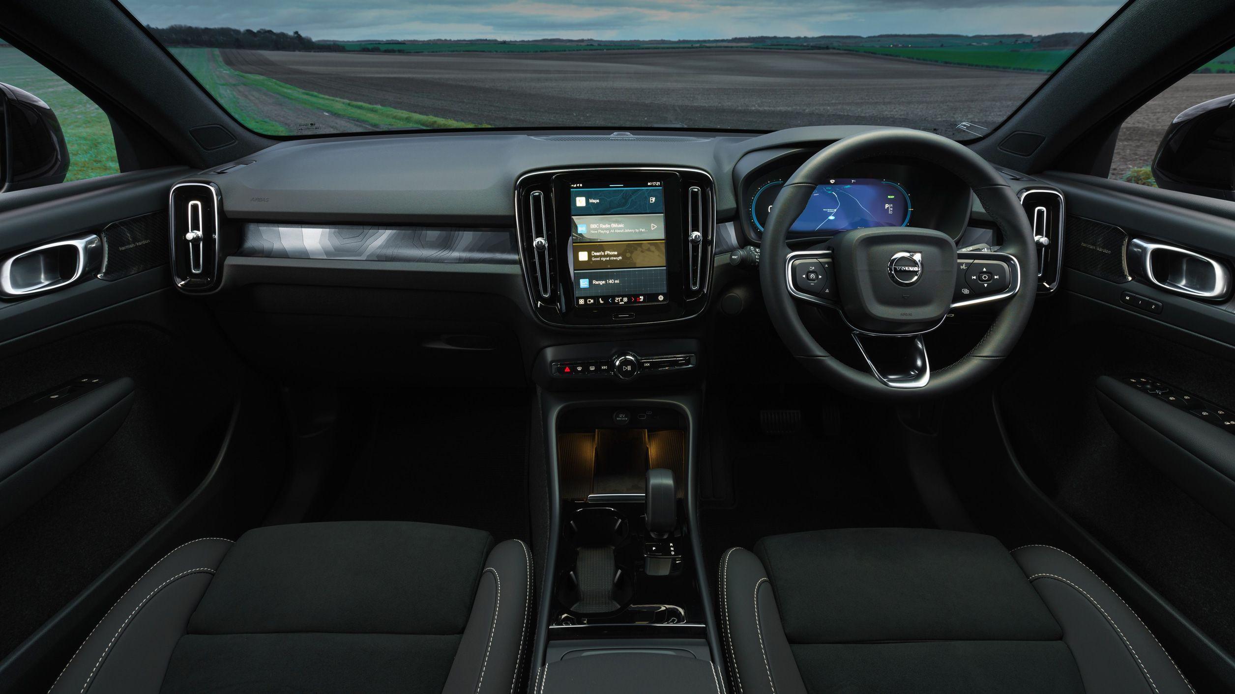 Interior & Features