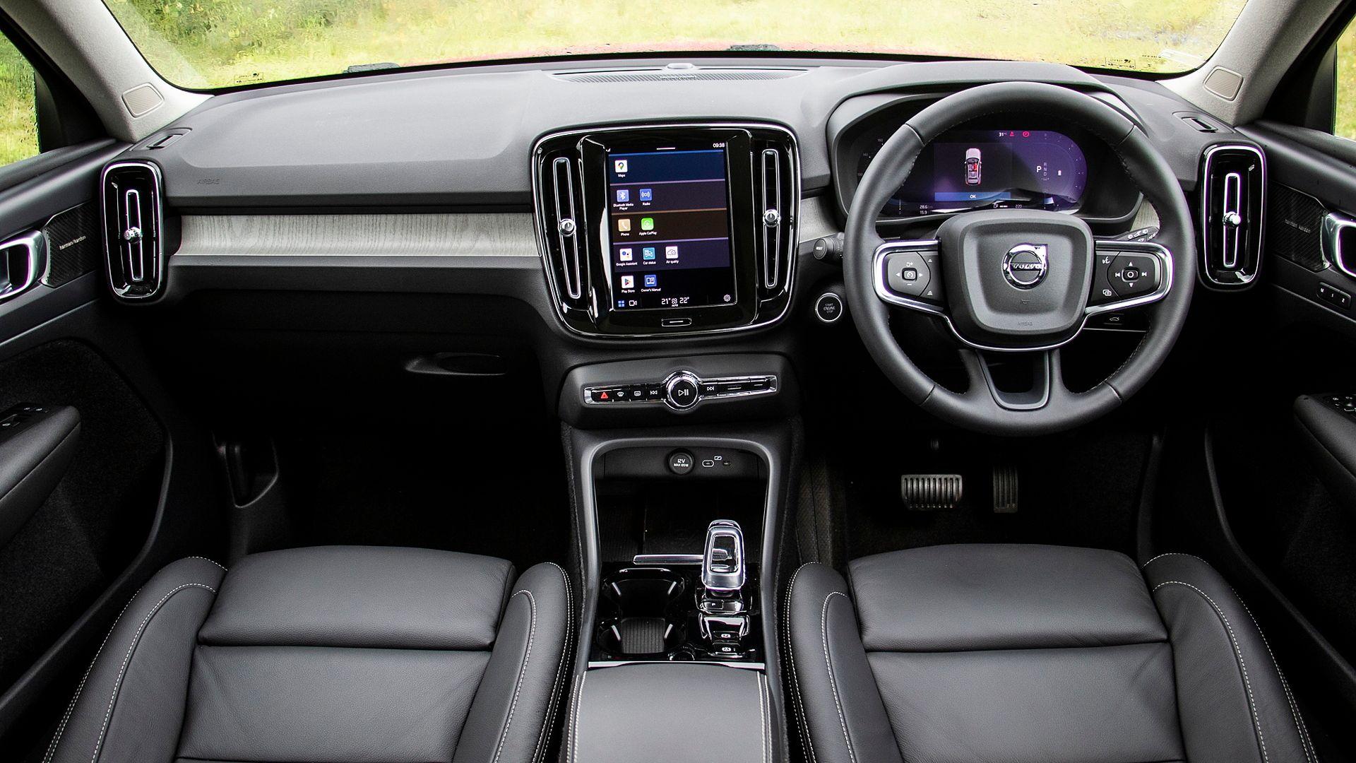 Interior & Features