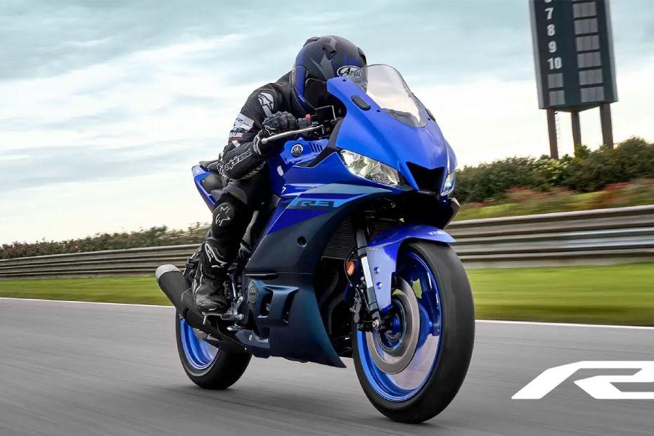 Yamaha r3 front right side