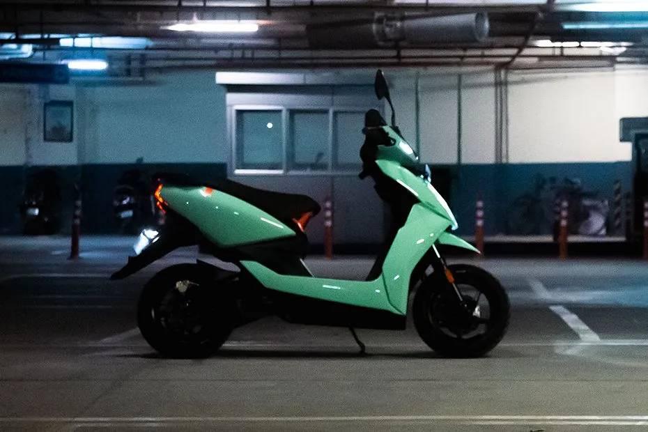 Ather 450S Right Side View