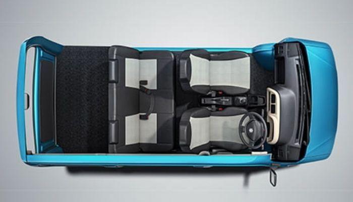 Interior & Features