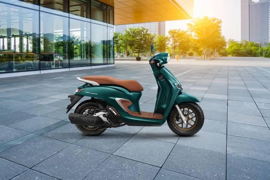 Honda Stylo Right Side View