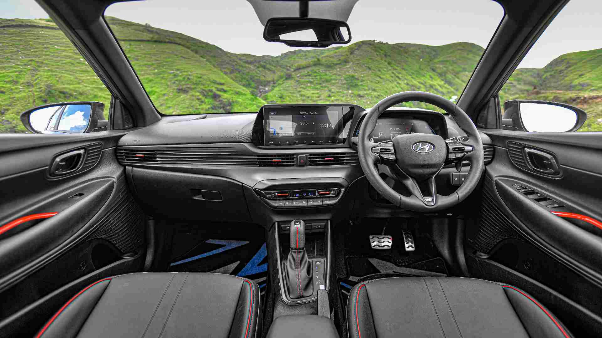 Interior & Features