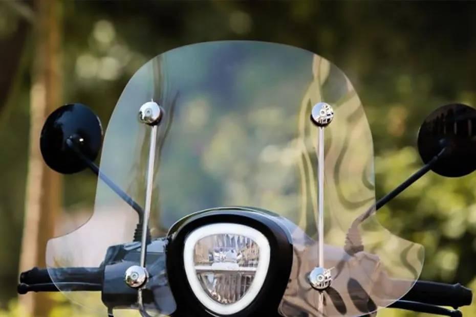 i-Scoot 1 Windshield View