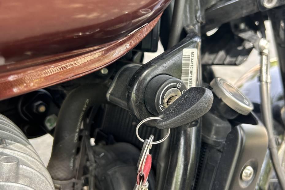 Jawa 42 bobber lock and start