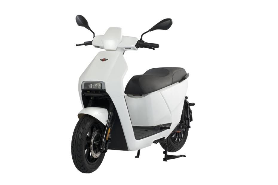 Jhev Motors Alfa-K1 Front Left Side View