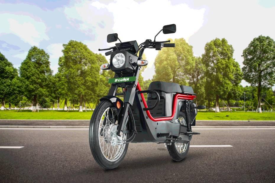 Kinetic E-Luna Front Left Three Quarter