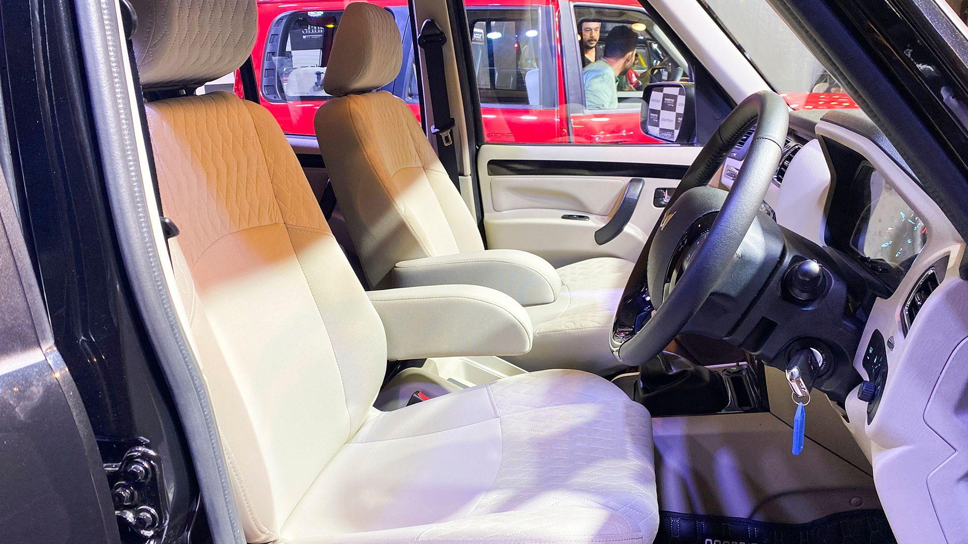 Interior & Features