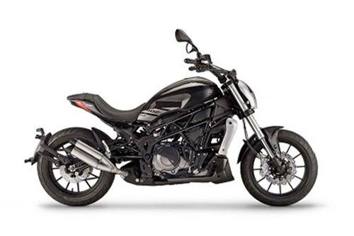 Benelli 402 S bikes