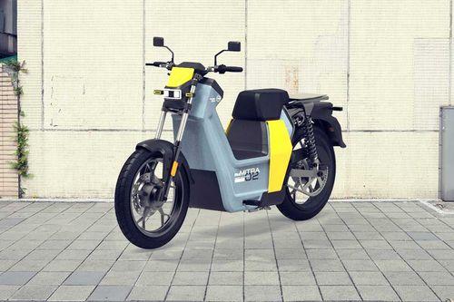 Revamp Moto RM Mitra 02 scooters