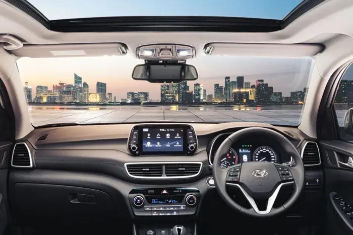 Interior & Features