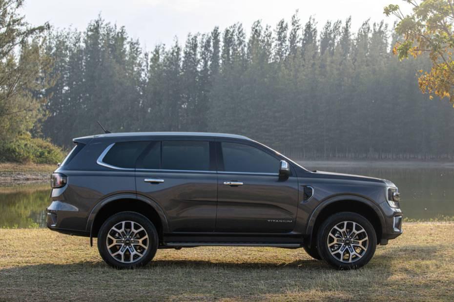 Ford Endeavour Right Side View