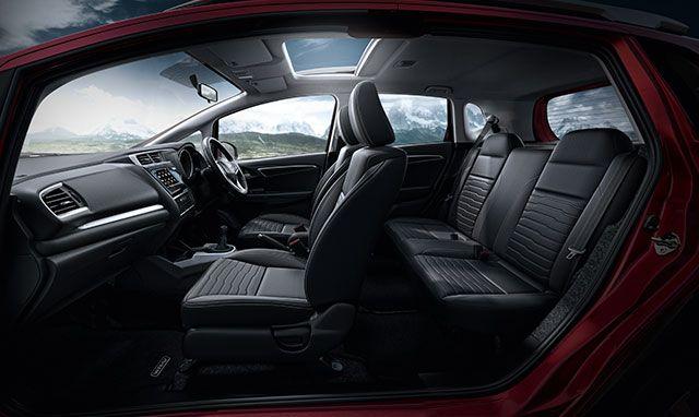 Interior & Features
