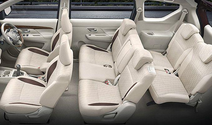 Interior & Features