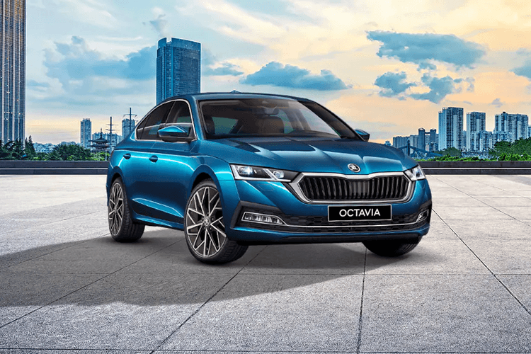 Skoda Octavia Right Side Front View