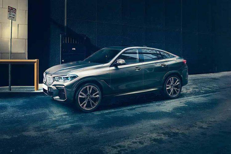 BMW X6 M50i Left Side Front View