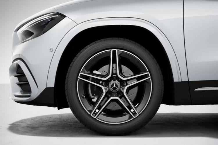 Mercedes-Benz GLA images